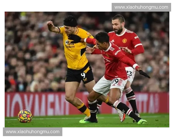 曼联迎战狼队力争胜利 众球星争锋激烈碰撞引发球迷热议 曼联迎战狼队力争胜利 众球星争锋激烈碰撞引发球迷热议